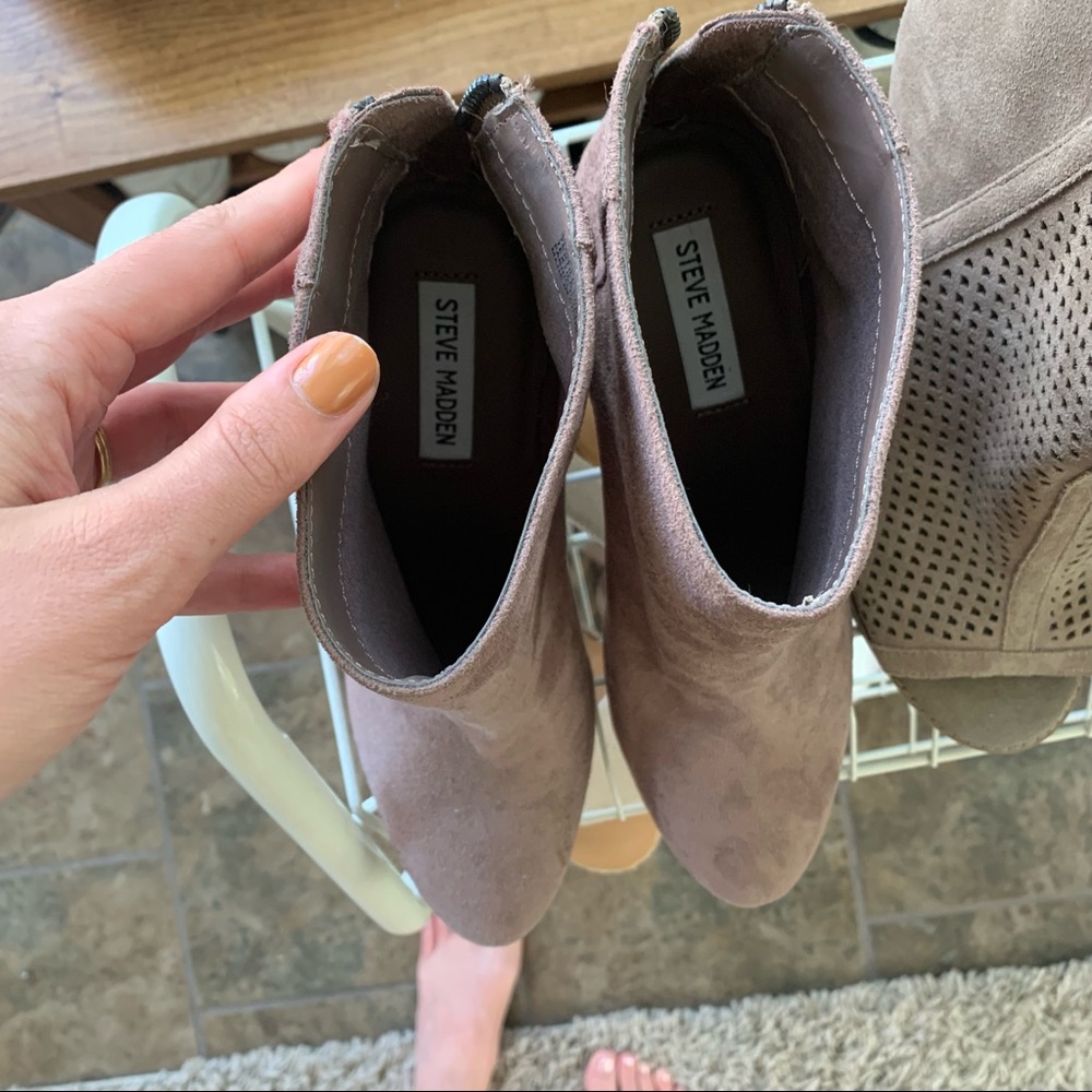 Steve Madden 9.5 block heels boots taupe - Picture 4 of 5